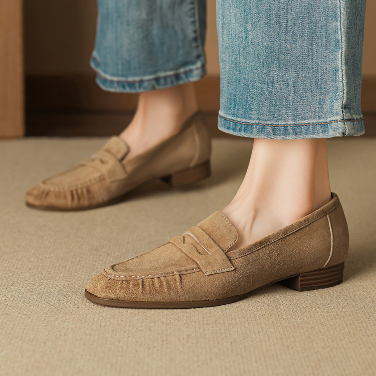 Minimalist Suede Loafers with Chunky Low Heel - Image 4