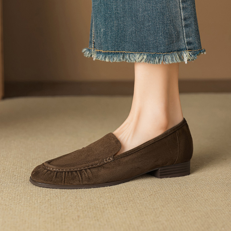 Minimalist Suede Loafers with Chunky Mid Heel - Style i.html - Image 4