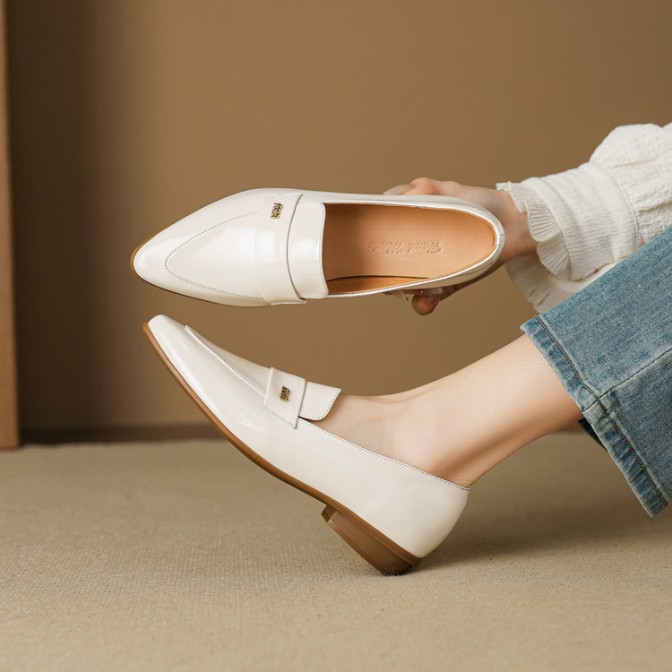 Women's Pointed Toe Chunky Heel Loafers - Patent Leather Slip-On Shoes